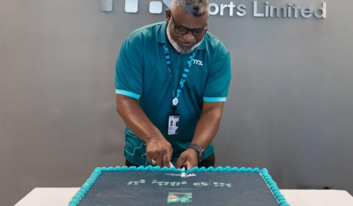 G03SSgIboAAeiIw-700x700