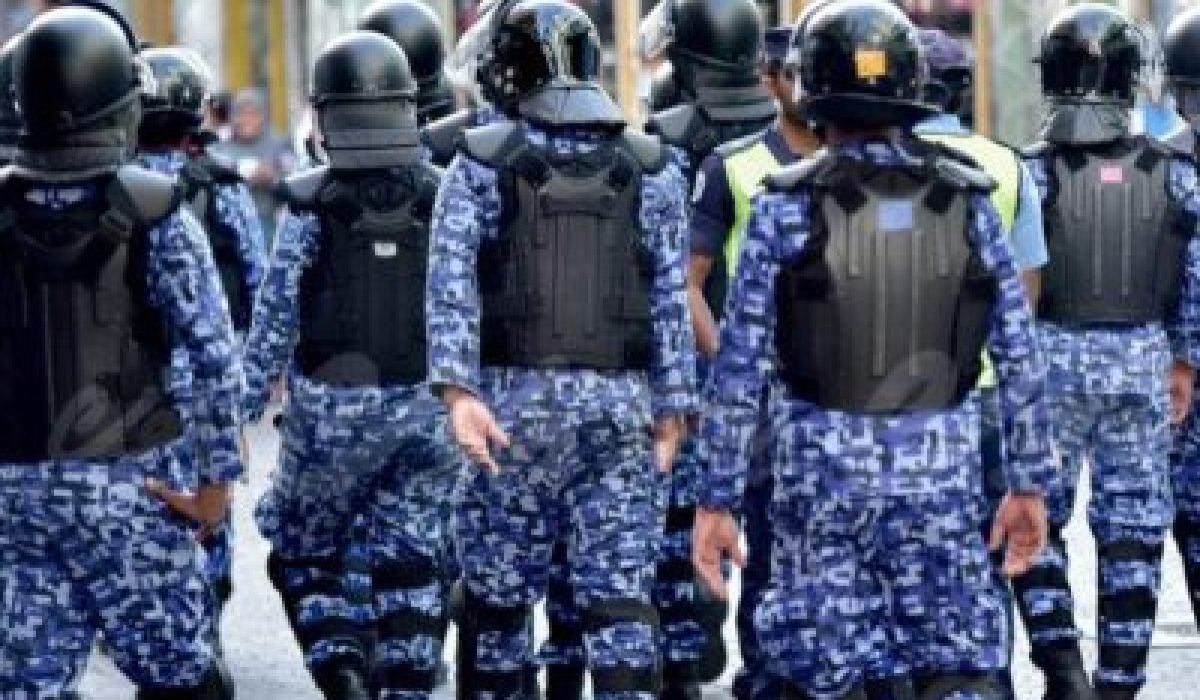 Maldives_police2.max-1400x700-1-400x400